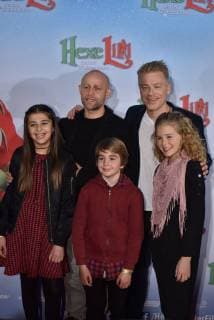 Hinten : Jürgen Vogel, l-r, und Michael Mittermeier davor Aleyna Hila Obid, Claudio Magno und Hedda Erlebach posiert am 05.11.2017 in Köln bei der Premiere des Kinofilm Hexe Lilli rettet Weihnachten .