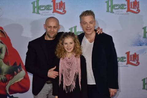 Jürgen Vogel, l-r, Hedda Erlebach, Michael Mittermeier posiert am 05.11.2017 in Köln bei der Premiere des Kinofilm Hexe Lilli rettet Weihnachten .
