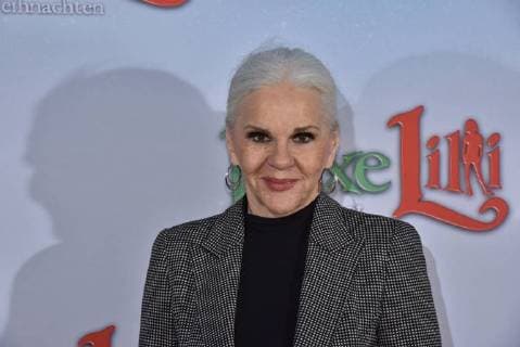 Schauspielerin Maresa Hörbiger posiert am 05.11.2017 in Köln bei der Premiere des Kinofilm Hexe Lilli rettet Weihnachten .