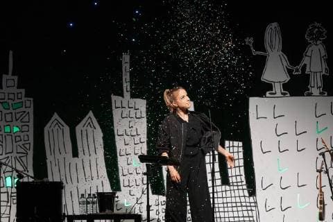Musikerin und Dichterin Julia Engelmann Rheinland-Pfalz Die deutsche Musikerin und Dichterin Julia Engelmann steht am 05.11.2017 in Koblenz mit ihrem neuen Programm JETZT, BABY Poesie und Musik auf der Bühne der Rhein-Mosel-Halle und ist damit zugleich auf Deutschlandtour.