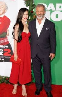 Rosalind Ross, Mel Gibson at the Premiere of Paramount Pictures Daddy s Home 2 held at the Regency Village Theater in Westwood, CA, November 5, 2017.  Copyright: xJosephxMartinezx 33468_107THA