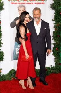 Rosalind Ross, Mel Gibson at the Premiere of Paramount Pictures Daddy s Home 2 held at the Regency Village Theater in Westwood, CA, November 5, 2017.  Copyright: xJosephxMartinezx 33468_111THA