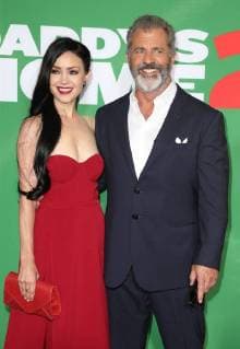 WESTWOOD CA NOVEMBER 5 Rosalind Ross and Mel Gibson at the premiere of Daddy s Home 2 at the Regency Village Theater in Westwood California on November 5 2017 Copyright: xFayexSadoux