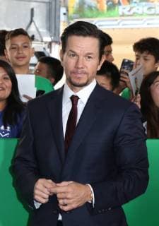WESTWOOD CA NOVEMBER 5 Mark Wahlberg at the premiere of Daddy s Home 2 at the Regency Village Theater in Westwood California on November 5 2017 Copyright: xFayexSadoux