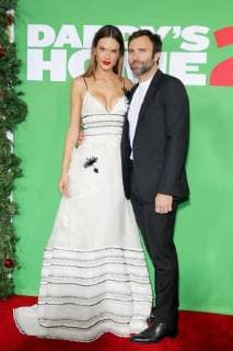 Alessandra Ambrosio und Jamie Mazur bei der Daddy s Home 2 Film Premiere am 5.11.2017 in Los Angeles Daddy s Home 2 Filmpremiere in Los Angeles, 2017