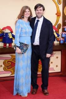 Paul King mit Belgeitung bei der Premiere des Kinofilms Paddington 2 im BFI Southbank. London, 05.11.2017 Paul King mit Belgeitung