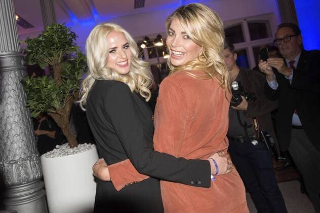 Sarah Knappik und Annika Gassner bei der VDZ Publishers Night 2017 in der Telekom Repräsentanz. Berlin, 06.11.2017