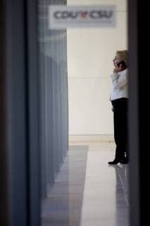 Bilder des Tages Deutschland, Berlin, Bundestag, Sondierungsgespräche zur Regierungsbildung nach der Bundestagswahl 2017 zwischen CDU CSU, FDP und B90 Grüne, Verteidigungsministerin Ursula von der Leyen CDU, 07.11.2017