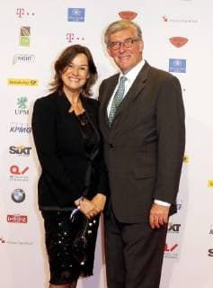 Virginia Thiemann, Dr. Rudolf Thiemann (Präsident VDZ) mit Ehefrau bei Publisher s Night 2017 in der Telekom Hauptstadtrepraesentanz Berlin.
