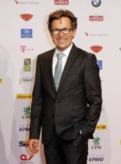 Stephan Scherzer (VDZ-Hauptgeschäftsführer), Preistraeger Markus Mosa (Edeka) bei Publisher s Night 2017 in der Telekom Hauptstadtrepraesentanz Berlin.