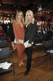 Annika Gassner, Sarah Knappik bei Publisher s Night 2017 in der Telekom Hauptstadtrepraesentanz Berlin.