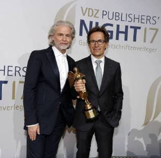 Dr. Hermann Buehlbecker (Alleininhaber LAMBERTZ), Markus Mosa (Edeka) bei Publisher s Night 2017 in der Telekom Hauptstadtrepraesentanz Berlin.