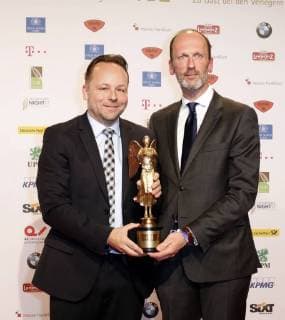 Preistraeger Dr. Daniel Roeder (Gruender Pulse of Europe), Dr. Alexander Knigge bei Publisher s Night 2017 in der Telekom Hauptstadtrepraesentanz Berlin.