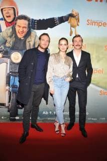 Frederick Lau, Emilia Schuele, David Kross Ankunft der Darsteller zur Premiere von SIMPEL im Filmtheater am Frriedrichshain in Berlin am 06.11.2017