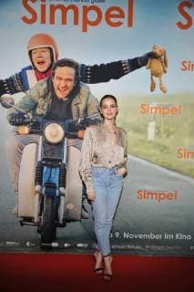 Emilia Schuele Ankunft der Darsteller zur Premiere von SIMPEL im Filmtheater am Frriedrichshain in Berlin am 06.11.2017