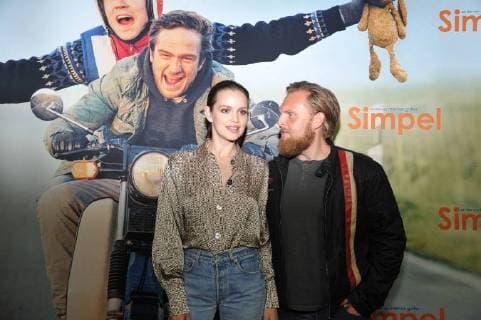 Emilia Schuele, Axel Stein Ankunft der Darsteller zur Premiere von SIMPEL im Filmtheater am Frriedrichshain in Berlin am 06.11.2017