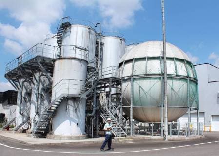 IMAGO Nature: Unsere Erde, Umweltverträgliche Herausforderungen des 21. Jahrhunderts, Methan Eco-friendly strategies prove profitable for some Japanese firms Photo taken on Sept. 6, 2017, shows a plant for producing methane gas at Kirishima Shuzo Co. in Miyakonojo, Miyazaki Prefecture, southwestern Japan. 