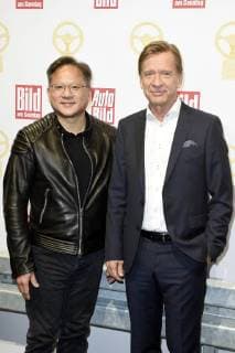 Jensen Huang und Häkan Samuelsson bei der Verleihung des Goldenen Lenkrads 2017 im Axel-Springer-Haus. Berlin, 07.11.2017
