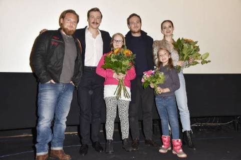 Axel Stein, David Kross, Frederick Lau und Emilia Schüle bei der Premiere des Kinofilms Simpel im Filmtheater am Friedrichshain. Berlin, 07.11.2017