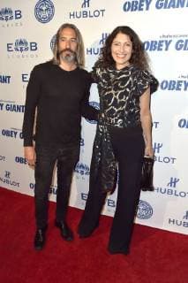 Robert Russell und Lisa Edelstein bei der Premeire der Hulu Dokumentation Obey Giant im Theatre at Ace Hotel. Los Angeles, 07.11.2017