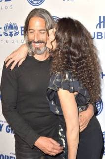 Robert Russell und Lisa Edelstein bei der Premeire der Hulu Dokumentation Obey Giant im Theatre at Ace Hotel. Los Angeles, 07.11.2017