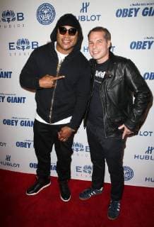 LOS ANGELES CA NOVEMBER 7 L L Cool J Shepard Fairey at Photo Op For Hulu s Obey Giant at the The Theatre at Ace Hotel in Los Angeles California on November 7 2017 Copyright: xFayexSadoux