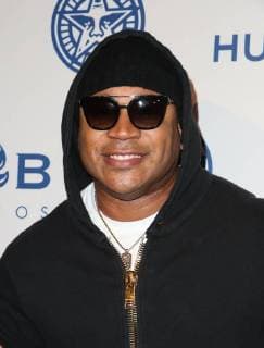 LOS ANGELES CA NOVEMBER 7 L L Cool J at Photo Op For Hulu s Obey Giant at the The Theatre at Ace Hotel in Los Angeles California on November 7 2017 Copyright: xFayexSadoux