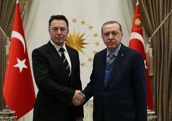 Themen der Woche Bilder des Tages November 8, 2017 - Ankara, Turkey - Turkey™s President Recep Tayyip Erdogan (R) had a meeting with world-leading Silicon Valley technology and research entrepreneur Elon Musk on Nov. 8, a few days after the launch of a joint venture to produce the country™s first domestically-made car. Musk, founder of world-leading technology companies SpaceX, Tesla Inc., Nuralink and SolarCity, met with ErdoÄüan on Nov. 8 at the Presidential Palace in Ankara. The meeting was attended by ErdoÄüan™s chief aides, Presidential Spokesperson Ä°brahim KalÄ±n, Science, Industry and Technology Minister Faruk Özlü and Transportation, Maritime and Communications Minister Ahmet Arslan. (Dha - Depo Photos)  15850362