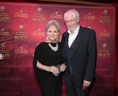 Dagmar Frederic, Dr. Klaus Lenk bei der Palazzo-Premiere Glanz und Gloria im Spiegelpalast in der Hertzallee Bahnhof Zoo Berlin.