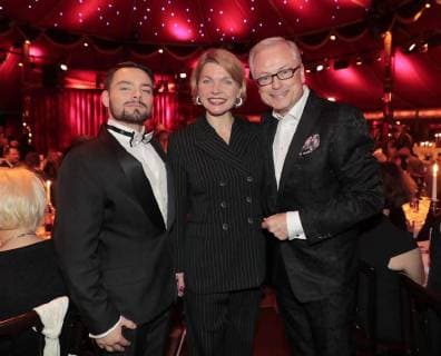 Darsteller Sascha Bachmann (Equilibristik), Antje Rietz, Hans-Juergen Schatz bei der Palazzo-Premiere Glanz und Gloria im Spiegelpalast in der Hertzallee Bahnhof Zoo Berlin.