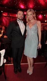 Eva Habermann mit Darstller Sascha Bachmann (Equilibristik) bei der Palazzo-Premiere Glanz und Gloria im Spiegelpalast in der Hertzallee Bahnhof Zoo Berlin.