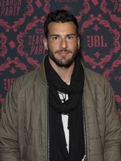 Search Party Staffelpremiere in New York USA: TBS premiere season 2 Search Steve Gold attends season 2 premiere of Search Party at Public New York New York United States Public  LevxRadin