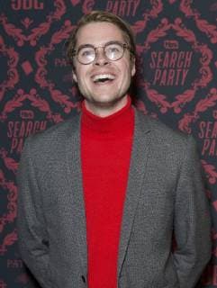 Search Party Staffelpremiere in New York USA: TBS premiere season 2 Search Jeffery Self attends season 2 premiere of Search Party at Public New York New York United States Public  LevxRadin