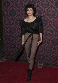 Search Party Staffelpremiere in New York USA: TBS premiere season 2 Search Alia Shawkat attends season 2 premiere of Search Party at Public New York New York United States Public  LevxRadin