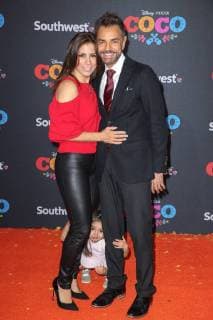 Eugenio Derbez mit seiner Ehefrau Alessandra Rosaldo und Tochter Aitana Derbez bei der Coco Film Premiere am 8.11.2017 in Los Angeles Disney Pixar s Coco Fimpremiere in Los Angeles, 2017