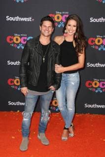 Daniel Booko und Nia Sanchez bei der Coco Film Premiere am 8.11.2017 in Los Angeles Disney Pixar s Coco Fimpremiere in Los Angeles, 2017