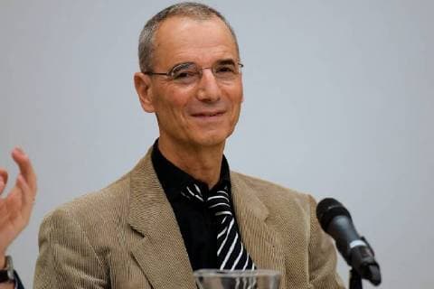 Lesung mit Michael Wolffsohn: Deutschjüdische Glückskinder. Eine Weltgeschichte meiner Familie Moderation: Benjamin-Immanuel Hoff (Chef der Thüringer Staatskanzlei) Prof. Dr. Michael Wolffsohn, geb. 1947 in Tel Aviv, stammt aus einer deutsch-jüdischen Familie, die 1939 nach Palästina fliehen musste. Seine Eltern kehrten 1954 nach Deutschland zurück. Von 1981 bis 2012 war er Professor für Neuere Geschichte an der Bundeswehruniversität München. 26. Kulturarena 2017 - Festival auf dem Theatervorplatz in Jena