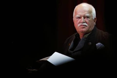 GER, Berlin,20171109, Peter Gauweiler ( deutscher Rechtsanwalt und ehemaliger CSU Politiker) in der Urania bei einer Lesung mit Sahra Wagenknecht ( deutsche Volkswirtin, Publizistin und Politikerin, der Linken) Buchtitel: Couragiert gegen den Strom Über Goethe, die macht und die Zukunft *** ger Berlin Peter Gauweiler German Lawyer and former CSU Politicians in the Urania at a Reading with Sahra Wagenknecht German Economist Publicist and Politician the left Titles courageous against the Stream above Goethe the makes and the Future