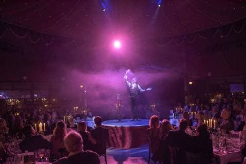 Palazzo-Premiere in Stuttgart Die Dinner-Show PALAZZO geht mit dem neuen Programm Kuriositäten in die 14. Spielzeit. Copyright: 7visuals.comx xOskarxEyb