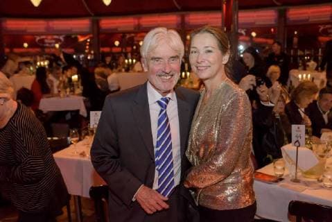 Palazzo-Premiere in Stuttgart Die Dinner-Show PALAZZO geht mit dem neuen Programm Kuriositäten in die 14. Spielzeit. FDP-Politiker Ulrich Goll mit Frau, Copyright: 7visuals.comx xOskarxEyb