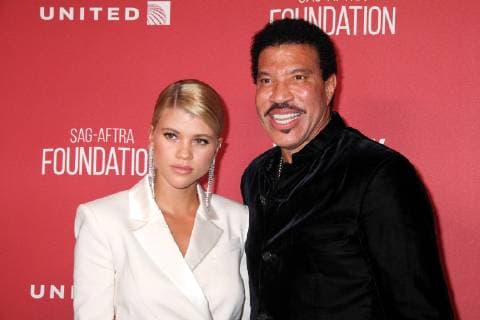Lionel Richie und seine Tochter Sofia Richie bei der Ankunft zu den SAG-AFTRA Foundation Patron of the Artists Awards am 9.11.2017 in Beverly Hills, Los Angeles SAG-AFTRA Foundation Patron of the Artists Awards 2017 in Bverly Hills, Los Angeles *** Lionel Richie and his Daughter Sofia Richie at the Arrival to the sag AFTRA Foundation Patron of The Artists Awards at 9 11 2017 in Beverly Hills Los Angeles sag AFTRA Foundation Patron of The Artists Awards 2017 in Bverly Hills Los Angeles 