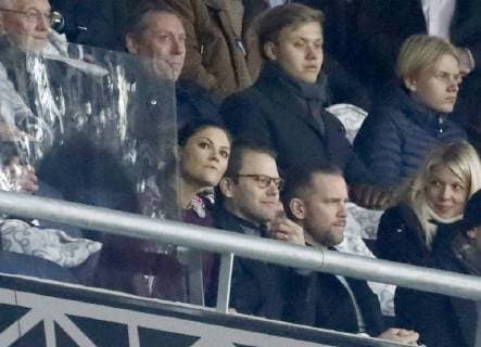 Crown Prince Crown Prince Victoria and Prince Daniel sat on the VIP stands Swedish national team in football, World Cup playoff between Sweden-Italy 1-0, Friends Arena, Stockholm, 2017-11-10 Victoria de Suede;Daniel Westling Stockholm Sweden  560484