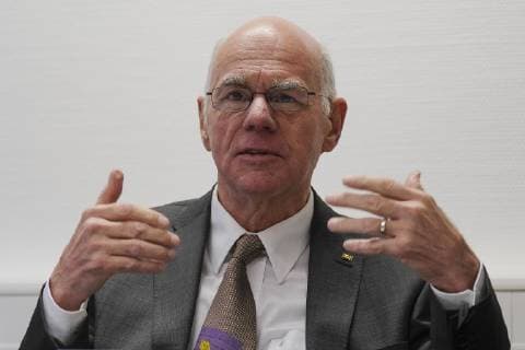 Kulturpreis Deutsche Sprache 2017 Prof. Dr. Norbert Lammert, Präsident des Deutschen Bundestages, wurde für seine Verdienste um die deutsche Sprache mit dem Jacob-Grimm-Preis Deutsche Sprache ausgezeichnet, hier während einer Pressekonferenz vor der Verleihung - Der Kulturpreis Deutsche Sprache 2017 wurde am 11.11.2017 im Kongresspalais in Kassel verliehen. Kassel Hessen Deutschland Kongresspalais