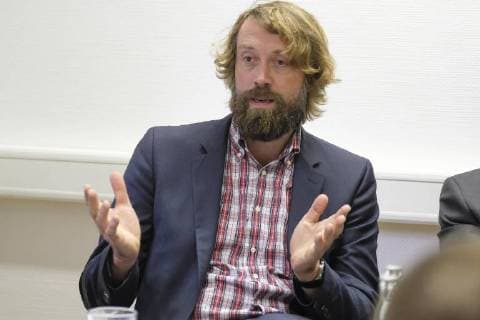 Kulturpreis Deutsche Sprache 2017 Redakteur und Preisträger Knut Cordsen, hier während einer Pressekonferenz zur Verleihung des Institutionenpreises Deutsche Sprache 2017 an die Sprachsendung Sozusagen! des Bayerischen Rundfunks, welcher im Kongresspalais in Kassel verliehen wurde. Kassel Hessen Deutschland Kongresspalais