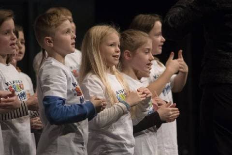Kulturpreis Deutsche Sprache 2017 Chor der Ernst-Reuter-Schule Edermünde für den Preisträger Singen e.V. - Der Kulturpreis Deutsche Sprache 2017 wurde am 11.11.2017 im Kongresspalais in Kassel verliehen. Kassel Hessen Deutschland Kongresspalais