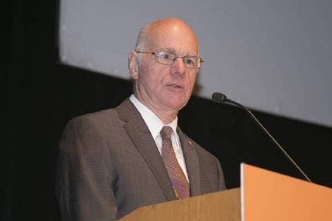 Kulturpreis Deutsche Sprache 2017 Prof. Dr. Norbert Lammert, Präsident des Deutschen Bundestages, wurde für seine Verdienste um die deutsche Sprache mit dem Jacob-Grimm-Preis Deutsche Sprache ausgezeichnet, hier während seiner Dankesrede auf der Verleihung- Der Kulturpreis Deutsche Sprache 2017 wurde am 11.11.2017 im Kongresspalais in Kassel verliehen. Kassel Hessen Deutschland Kongresspalais