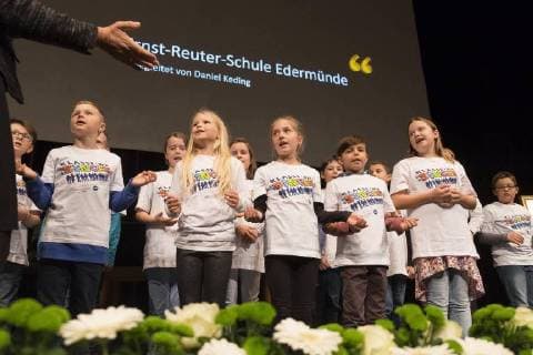 Kulturpreis Deutsche Sprache 2017 Chor der Ernst-Reuter-Schule Edermünde für den Preisträger Singen e.V. - Der Kulturpreis Deutsche Sprache 2017 wurde am 11.11.2017 im Kongresspalais in Kassel verliehen. Kassel Hessen Deutschland Kongresspalais