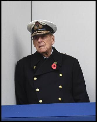 . 12 11 2017. London, United Kingdom. HM The Queen Elizabeth II- Remembrance Sunday. HM The Queen Elizabeth II joined by The Duke of Edinburgh, Prince Charles, The Duchess of Cornwall, The Duke and Duchess of Cambridge and Prince Harry attend Remembrance Sunday at the Cenotaph, London.  xAndrewxParsonsx xi-Imagesx IIM-16363-0054