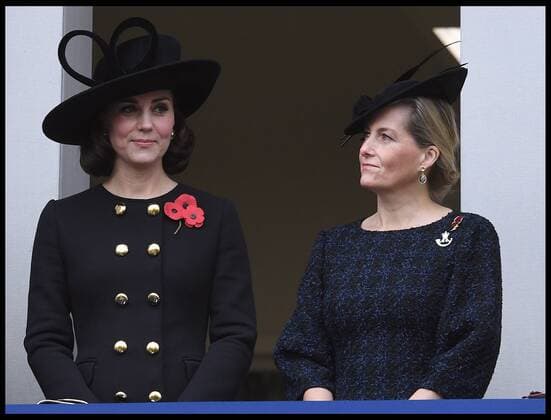 . 12 11 2017. London, United Kingdom. HM The Queen Elizabeth II- Remembrance Sunday. HM The Queen Elizabeth II as she joined by The Duke of Edinburgh, Prince Charles, The Duchess of Cornwall, The Duke and Duchess of Cambridge, Countess of Wessex and Prince Harry and Prince Andrew attend Remembrance Sunday at the Cenotaph, London.  xAndrewxParsonsx xi-Imagesx IIM-16363-0111