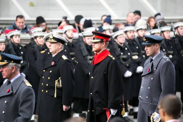 Bilder des Tages . 12 11 2017. London, United Kingdom. Remembrance Service At The Cenotaph. Pictured: Prince Andrew, Prince Harry and Prince William. Members of Royal Family, senior politicians, including the British Prime Minister and representatives from the armed forces attend the annual Remembrance Sunday Service at the Cenotaph on Whitehall to pay tribute to those who have suffered or died at war.  xDinendraxHariax xi-Imagesx IIM-16365-0037